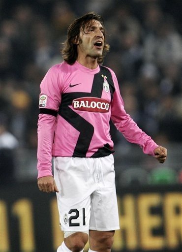 邵佳一谈成为国足主帅：正在家看电脑突然收到700多条信息（邵佳一谈挂帅国足：在家看电脑时突收七百多条消息）