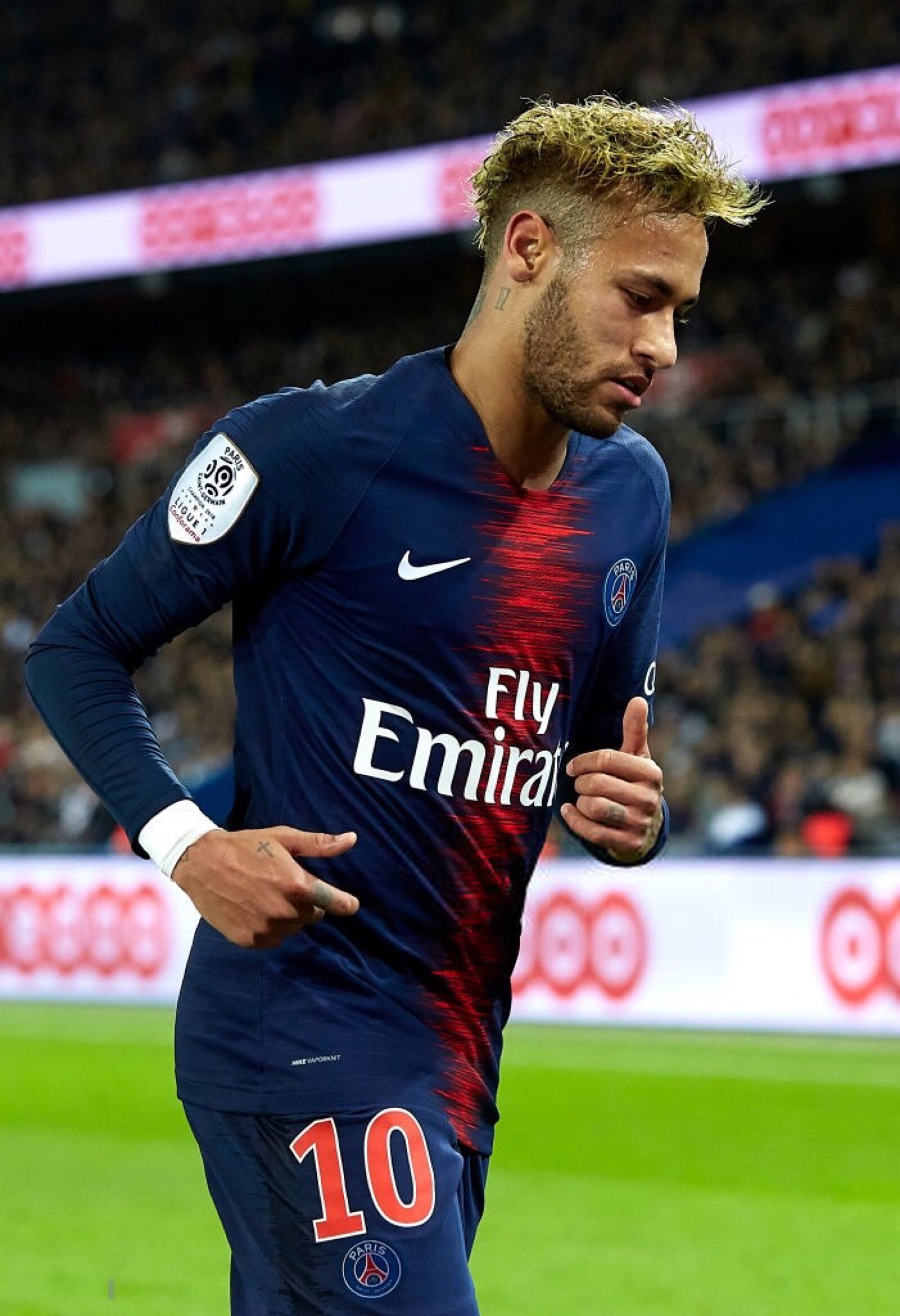 梅西亮相引发全球关注（梅西亮相掀起全球热议）