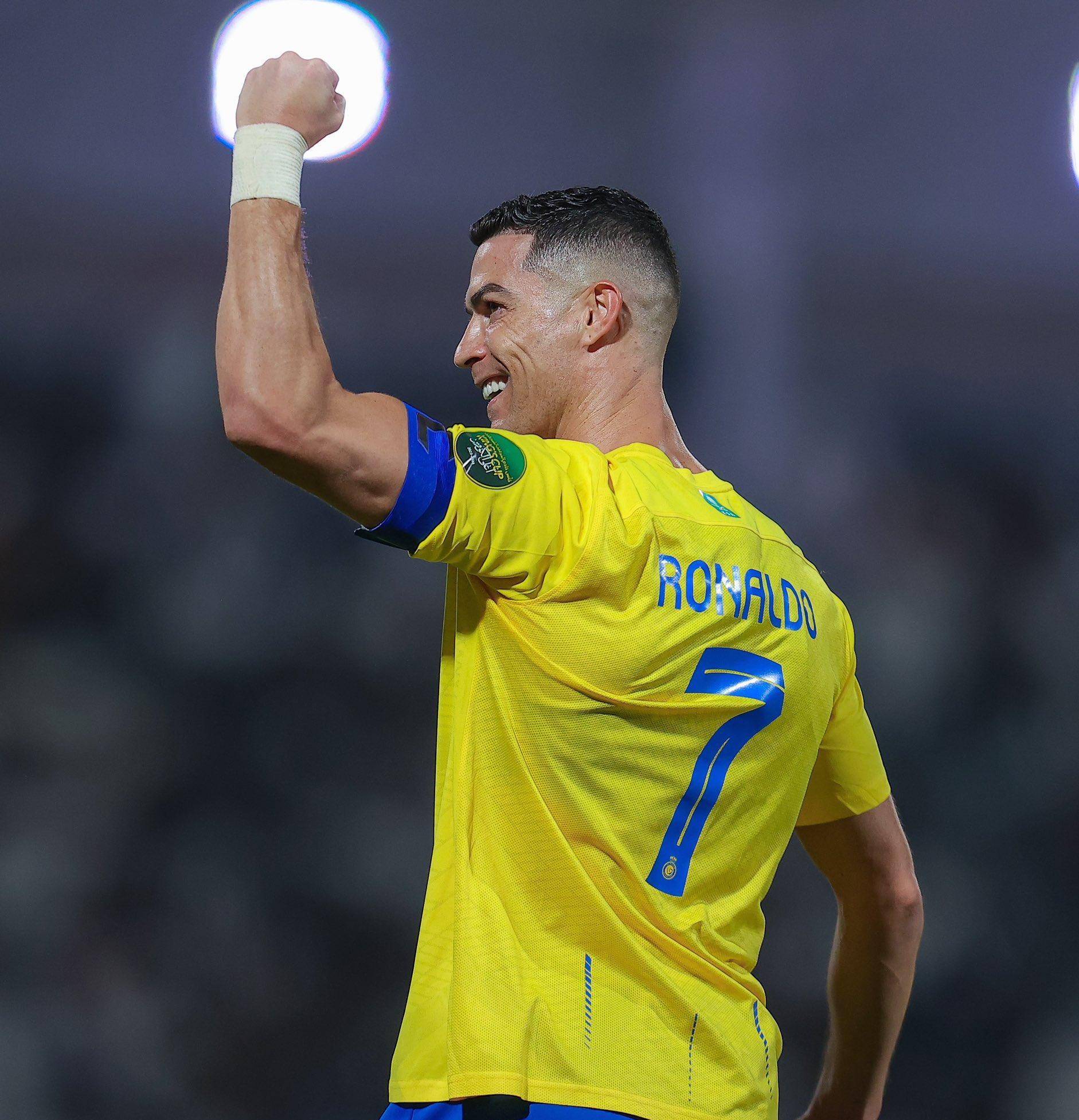 梦幻联动！齐达内晒与樊振东打乒乓球照片（跨界同框！齐达内晒照与樊振东乒乓切磋）