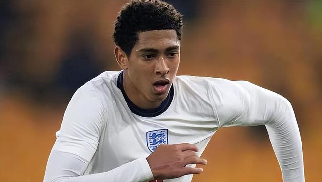 小蜘蛛谈与巴萨的传闻：这并不让我困扰，我尽量不去过多关注（小蜘蛛回应巴萨传闻：不受影响，尽量少关注）