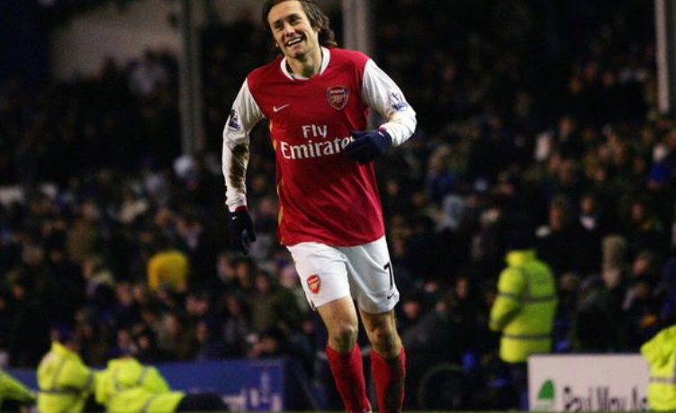 又是首开记录，麦卡在欧冠最近两球都是对皇马打进的（再度先拔头筹，麦卡近两粒欧冠进球均由对皇马打进）