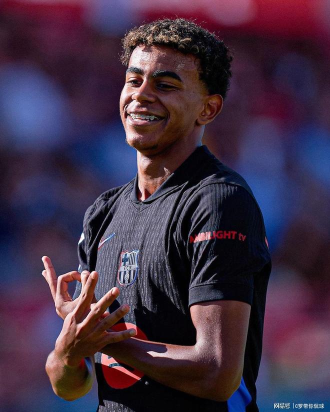 莱万：我经常带伤上场，肋骨骨折也硬撑；不着急决定未来（莱万：常带伤出战，肋骨骨折也硬扛；未来去向不急于决定）