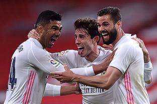 法兰克福vs奥格斯堡：格策、堂安律首发，亚基奇、凯文-施洛特贝克出战（法兰克福战奥格斯堡：格策、堂安律首发，亚基奇、凯文-施洛特贝克出场）