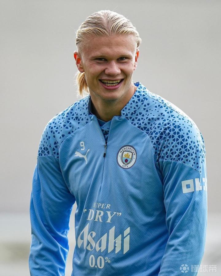 德甲前瞻：汉堡攻守俱废一败再败，斯图加特强势冲击欧冠区（德甲前瞻：汉堡攻防失衡连败不止，斯图加特强势直指欧冠席位）