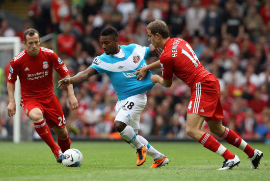 土超比赛双方在禁区里打架，裁判未吹停比赛导致主队打入空门（土超禁区内爆发冲突，裁判未鸣哨，主队趁机打进空门）