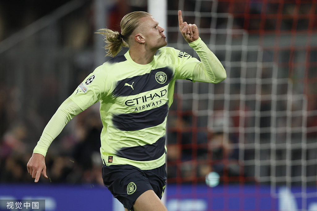 库里三分雨再现，对手毫无办法（库里再掀三分风暴，对手束手无策）