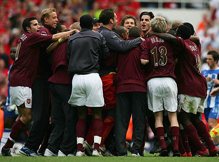 减压，图片报：多特高层几乎每周都与乔布进行单独交流（《图片报》：为减压，多特高层几乎每周与乔布单独沟通）