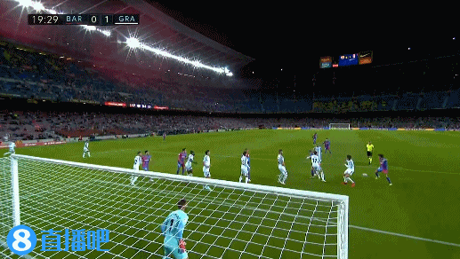 欧冠决赛用球谍照：包含白+深紫，灵感来自举办城市布达佩斯（欧冠决赛用球曝光：白+深紫配色，灵感源于主办城市布达佩斯）