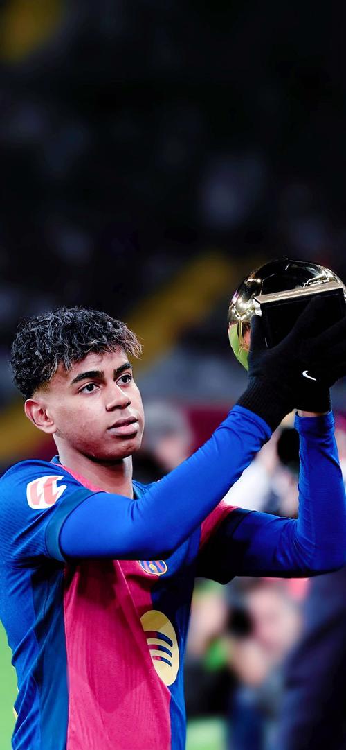 跟队：孙兴慜“吐槽”格雷不给自己发消息，但是他自己换号了（队记：孙兴慜打趣格雷不联系他，原来是自己换了号码）