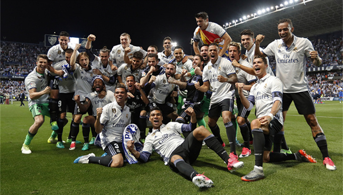 东契奇三双再升级打破联盟纪录（东契奇再攀三双新高，刷新联盟纪录）