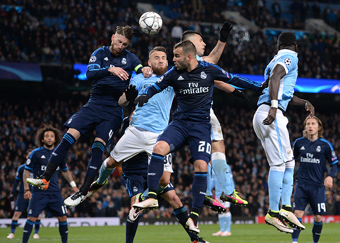 库里三分雨再现，对手毫无办法（库里再掀三分风暴，对手束手无策）