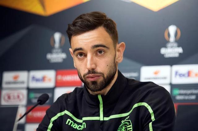 曼联主场1-1战平西汉姆联，近5轮仅1胜，阿莫林临场换人失误导致失利，球队前景堪忧。（曼联主场1-1被西汉姆逼平，近5轮仅胜一场，阿莫林换人失当引发质疑，前景堪忧）