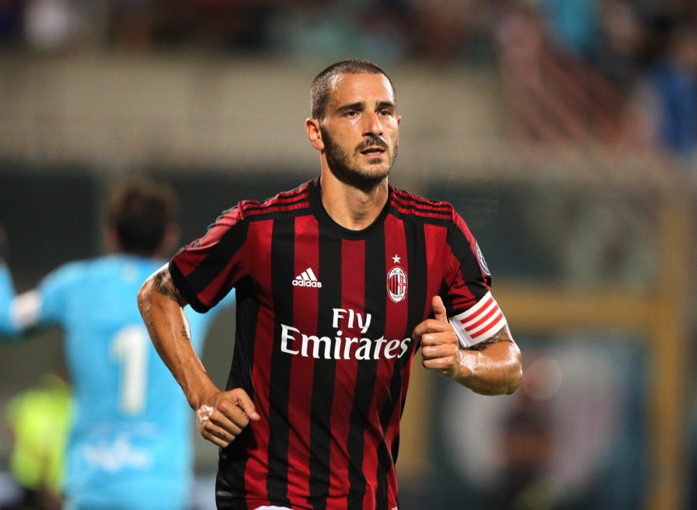 中超裁判判罚引发巨大争议（中超裁判判罚掀起轩然大波）