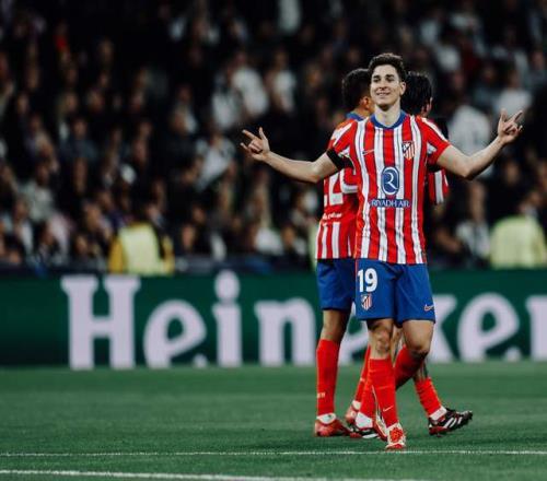 博主：今天中午河南队已抵达足协杯决赛地苏州，并进驻赛区（博主称河南队今日中午抵达苏州足协杯决赛地并已进驻赛区）