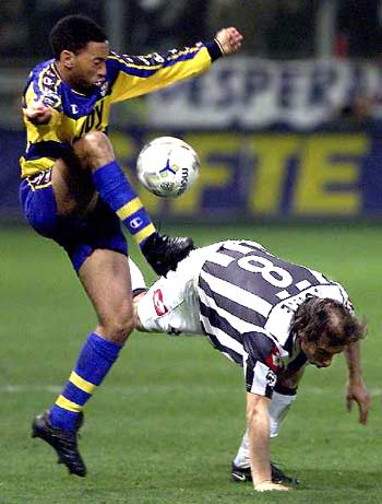 3场贡献6球1助攻，路易斯-布冯再次代表捷克U19上演帽子戏法（三战6球1助，路易斯-布冯再度为捷克U19戴帽）